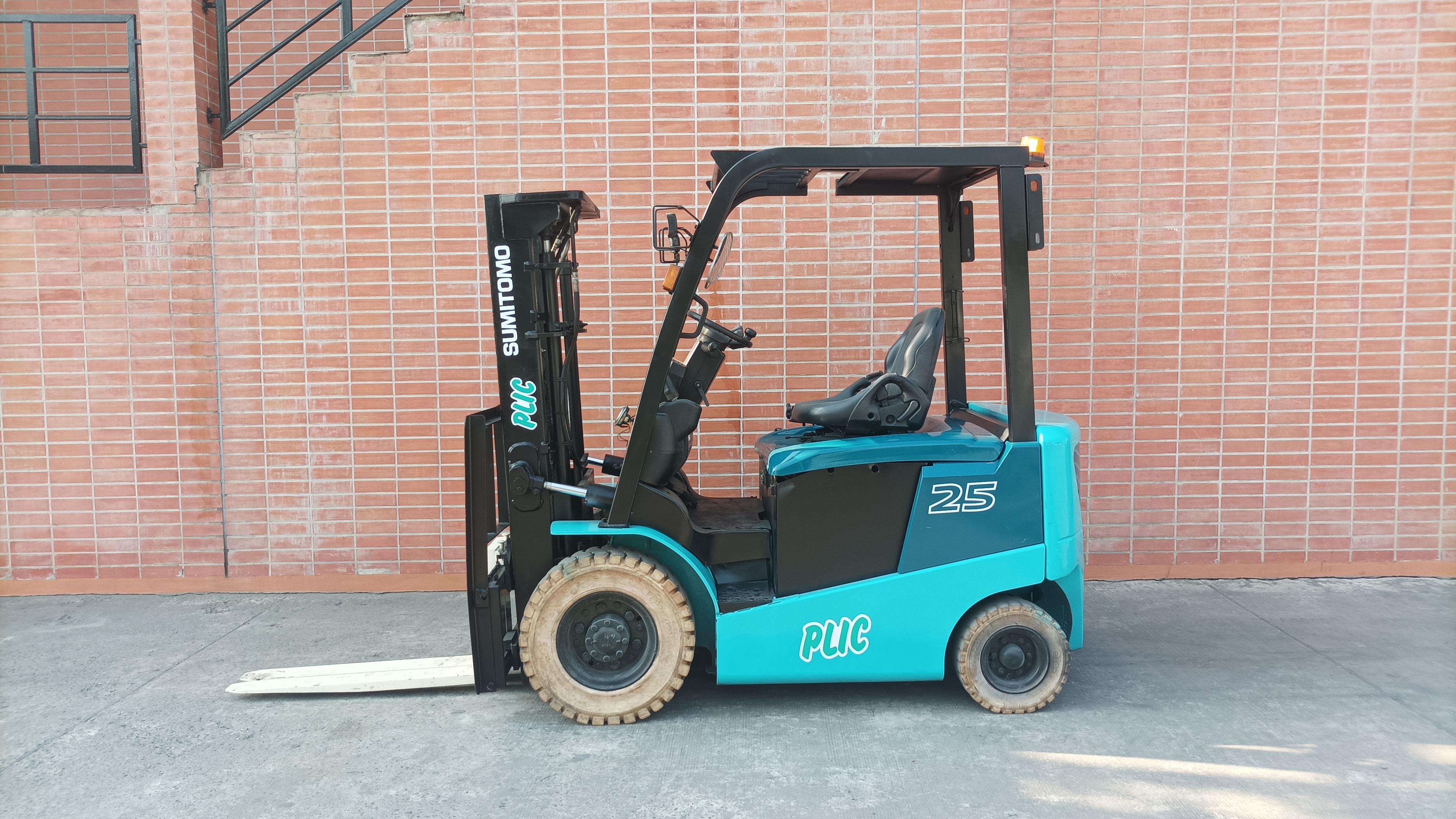 SUMITOMO FORKLIFT COUNTER 8FB25PXIII-VF300, ELECTRIC, 2.5